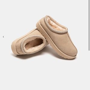 Mad happy Tasman slippers w size 8,,, best fits 7.5/8